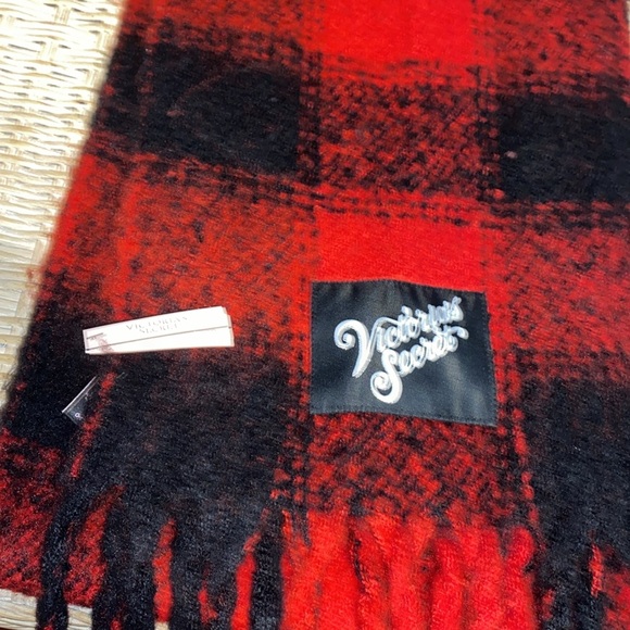 Brand new Victoria’s Secret scarf - Picture 2 of 3